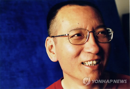 중국이 세계에서 가장 언론인 구금이 많은 나라로 꼽혔다. 사진은 수감중 간암으로 사망한 류샤오보/연합뉴스