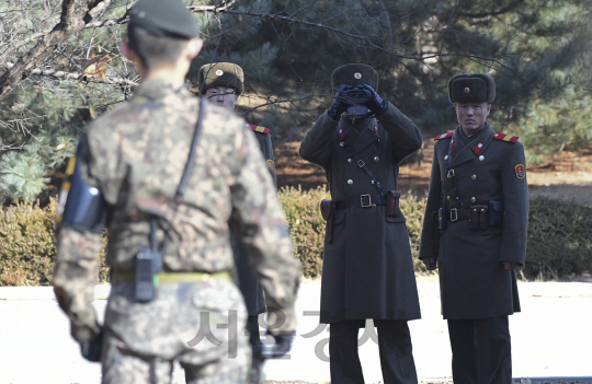 북한 초급병사 1명 중부전선으로 귀순... 총격 등은 없어