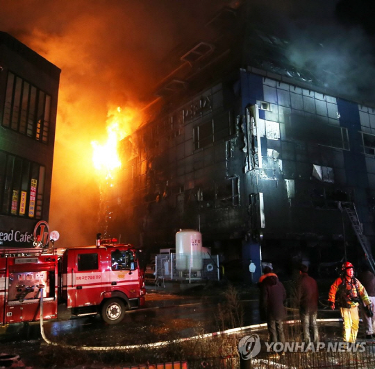 제천 스포츠센터 화재 사망자 28명으로 늘어…부상자도 26명