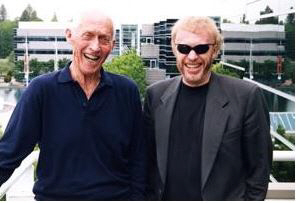 창업자 빌 바우어만(왼쪽)과 필립 나이트(오른쪽)