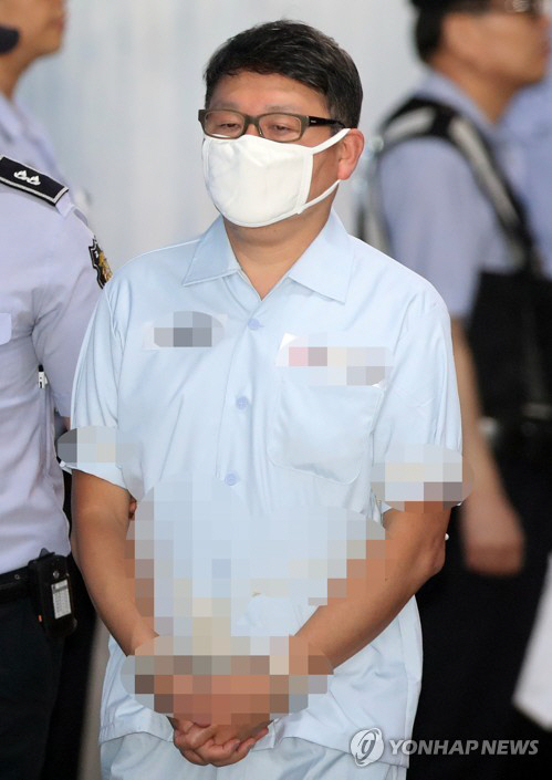 정운호(52) 전 네이처리퍼블릭 대표가 대법원에서 징역 3년6개월을 확정 받았다./연합뉴스