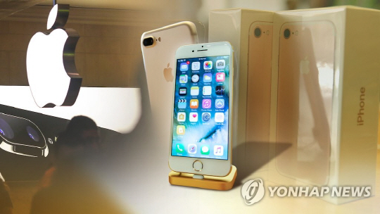 애플이 iOS 업데이트를 통해 성능을 고의로 저하시킨 논란으로 삼성전자나 LG전자 등 다른 스마트폰까지 논란의 중심에 섰다./연합뉴스