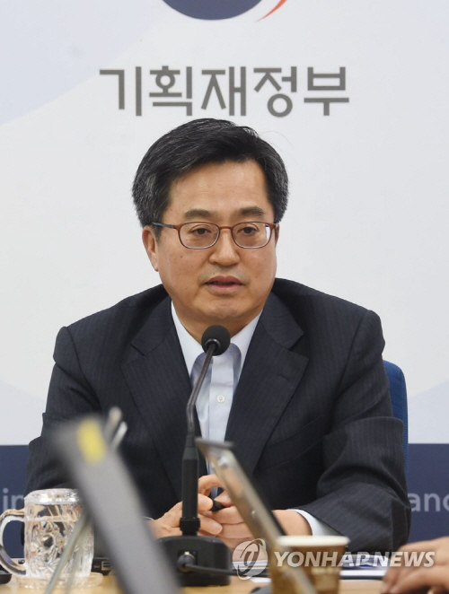 김동연 “종교인 과세 내년 시행이 중요…지속 보완할 생각”