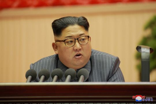 북한 김정은 노동당 위원장이 23일 제5차 당 세포위원장 대회 3일차 회의에서 연설을 했다고 24일 조선중앙통신이 보도했다. /연합뉴스