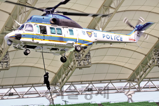 KAI가 제작 공급하는 경찰헬기 참수리 모습