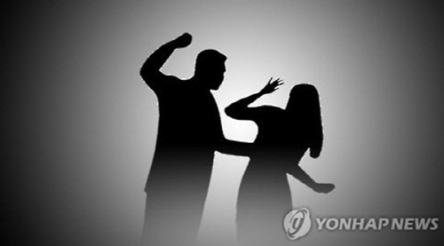 노래방 여주인을 폭행하고 돈을 빼앗은 남성이 실형을 선고 받았다./연합뉴스