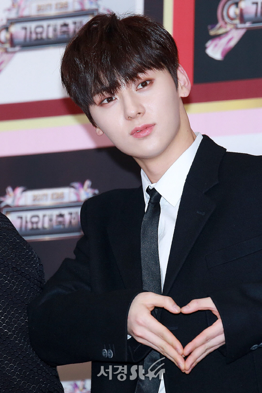 워너원 황민현, '워너블을 위한 하트!' (2017 KBS가요대축제)