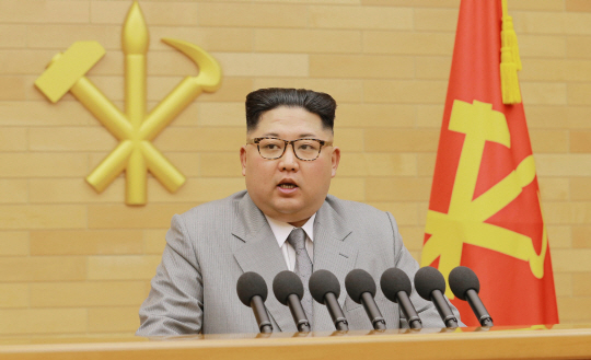 김정은 북한 노동당 위원장이 지난 1일 오전 중앙위원회 청사에서 신년사를 발표했다./연합뉴스