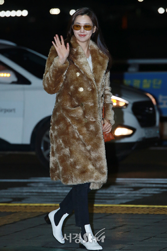 배우 이하늬가 2일 오전 인천 중구 운서동 인천국제공항을 통해 패션 매거진 화보 촬영 차 일본 교토로 출국하고 있다.