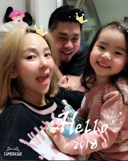 ‘라디오스타’ 김지우-레이먼킴, 딸 루아나리와 함께 새해인사