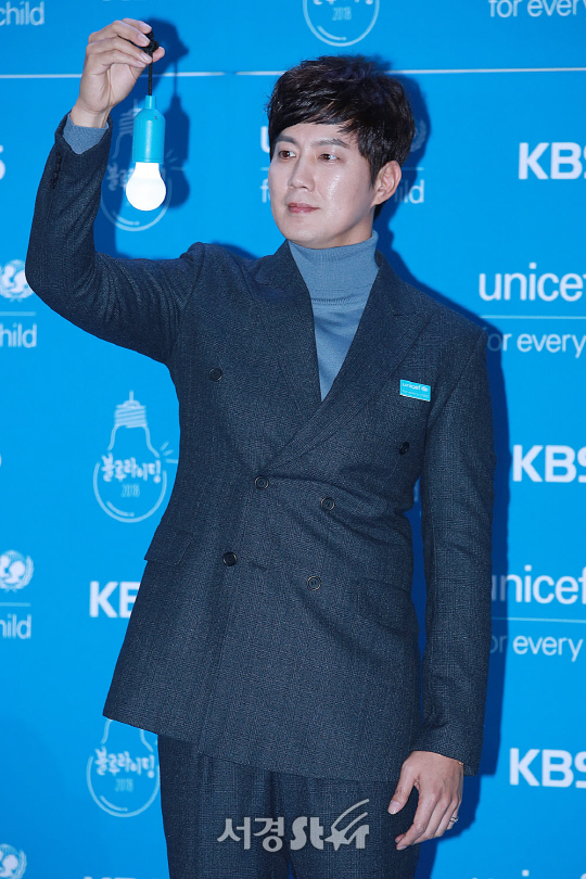배우 류진이 6일 오후 서울 영등포구 여의도동 KBS홀 3층 TV공개홀 앞에서 열린 ‘유니세프 제 2회 블루라이팅 페스티벌’에 참석했다.