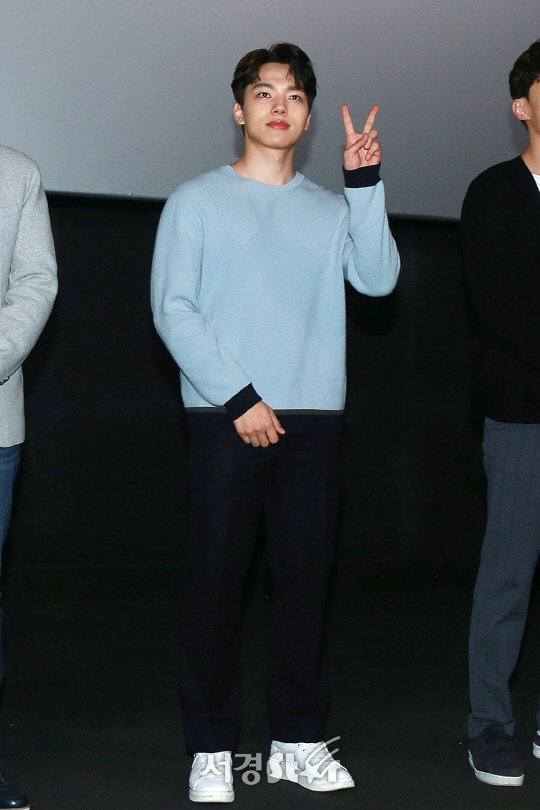 배우 여진구가 6일 오후 서울 영등포구 CGV영등포에서 열린 영화 ‘1987’ 무대인사에 참석했다.