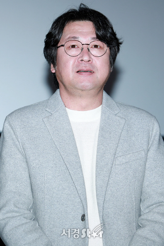 배우 김윤석이 6일 오후 서울 영등포구 CGV영등포에서 열린 영화 ‘1987’ 무대인사에 참석했다.
