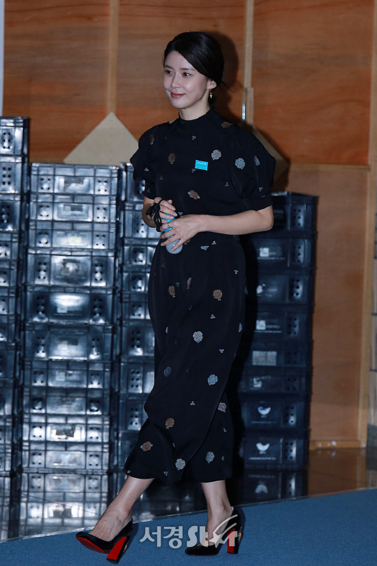 배우 이보영이 6일 오후 서울 영등포구 여의도동 KBS홀 3층 TV공개홀 앞에서 열린 ‘유니세프 제 2회 블루라이팅 페스티벌’에 참석했다.