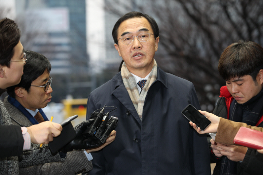 [오늘 남북고위급회담] '이산상봉·금강산 관광'도 테이블에...文, CCTV로 회담 지켜봐