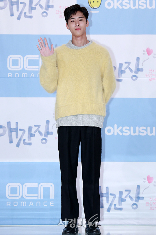 배우 서지훈이 8일 오후 서울 영등포구 타임스퀘어 아모리스홀에서 열린 OCN 새 드라마 ‘애간장’ 제작발표회에 참석해 포토타임을 갖고 있다.