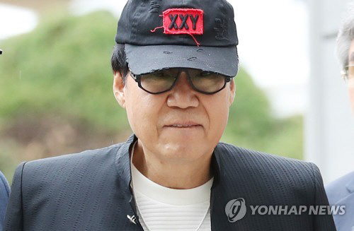 가수 조영남, ‘그림 대작’ 혐의로 사기 혐의로 추가 기소