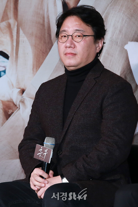 조근현 감독이 9일 오전 서울 광진구 자양동 롯데시네마 건대입구에서 열린 영화 ‘흥부’ 제작보고회에 참석했다.