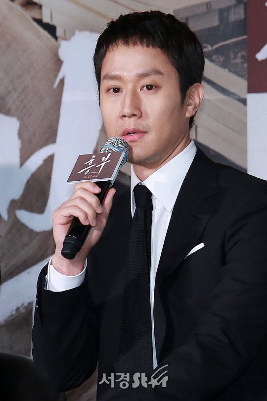배우 정우가 9일 오전 서울 광진구 자양동 롯데시네마 건대입구에서 열린 영화 ‘흥부’ 제작보고회에 참석했다.