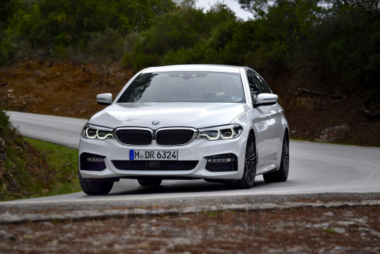 BMW, 5시리즈 가솔린 최상위 모델 540i 출시
