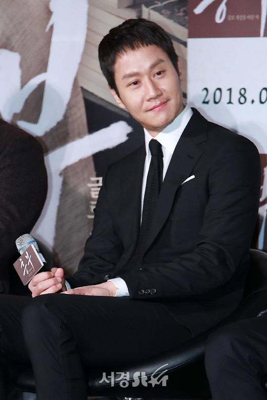 배우 정우가 9일 오전 서울 광진구 자양동 롯데시네마 건대입구에서 열린 영화 ‘흥부’ 제작보고회에 참석했다.