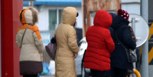 이번주는 북극 인근의 찬 공기가 기습적으로 남진하면서 체감온도가 떨어질 것으로 예상된다./연합뉴스