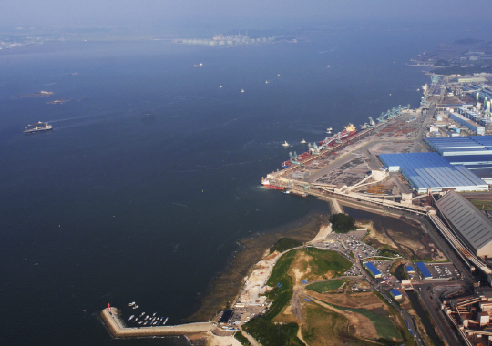 충남 당진항과 인근 지역산업단지. 사진제공=당진시