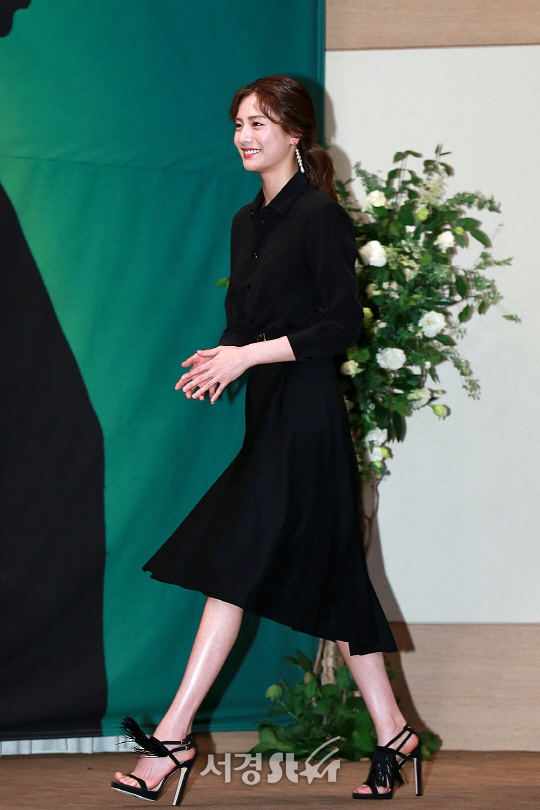 배우 나나가 11일 오후 대구 수성구 호텔 인터불고엑스포에서 열린 드라마 ‘사자(四子:창세기)‘ 기자간담회에 참석해 포토타임을 갖고 있다.