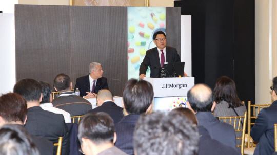 조정우 SK바이오팜 대표가 JP모건 헬스케어 컨퍼런스에서 SK바이오팜의 수면장애치료제 신약의 가능성과 글로벌 전략을 설명하고 있다.