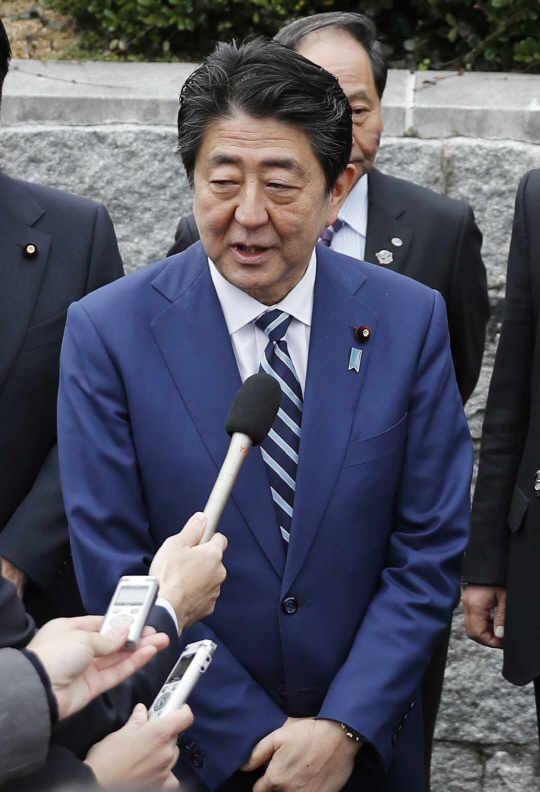 일본 아베 총리가 우리정부의 ‘위안부 합의 새 입장 발표’와 관련해 “절대 수용할 수 없다”는 입장을 전했다./연합뉴스