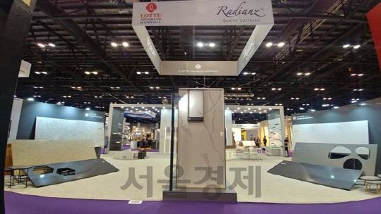 미국 올랜도에서 열린 ‘KBIS(The Kitchen and Bath Industry Show) 2018’ 전시장에 설치된 롯데첨단소재 부스. /사진제공=롯데첨단소재