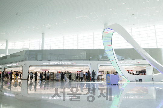 신라면세점 18일 인천제2터미널 개장 “아시아 3대 공항 화장품·향수매장 완성”