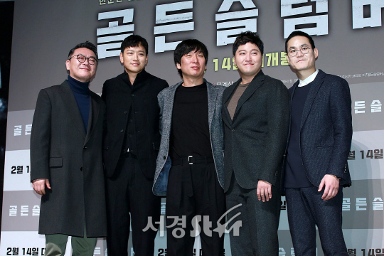 배우 김의성, 강동원, 노동석 감독, 김대명, 김성균이 17일 오전 서울 강남구 CGV 압구정에서 열린 영화 ‘골든슬럼버’ 제작보고회에 참석했다.