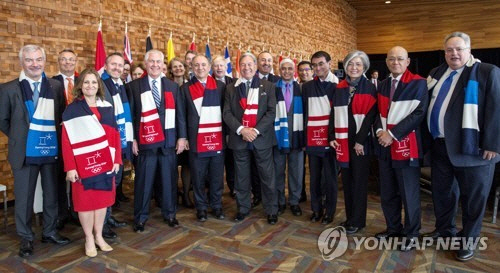 평창 목도리 두른 20개국 외교장관들/ 연합뉴스