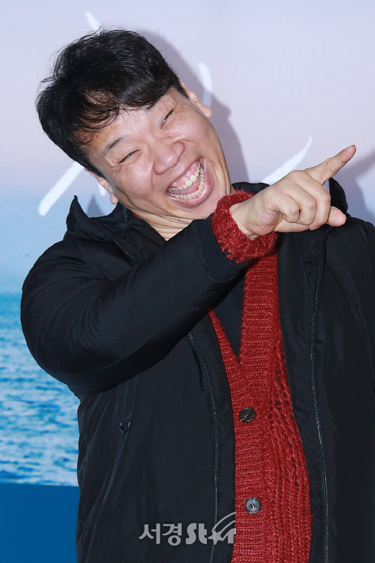 개그맨 오지헌이 17일 오후 서울 광진구 자양동 롯데시네마 건대입구에서 열린 영화 ‘천화’ VIP시사회에 참석해 포토타임을 갖고 있다.