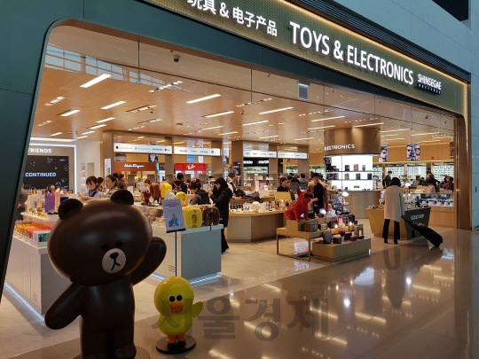 인천국제공항 T2 신세계면세점 매장. /인천=윤경환기자