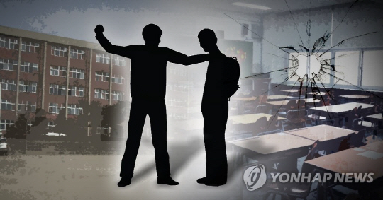 김군 등은 2016년 10월부터 작년 2월까지 초등학교와 중학교를 같이 다닌 친구 A군을 수십 차례 폭행해 상처를 입히고 현금 180여만원을 빼앗은 혐의로 기소됐다./연합뉴스