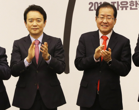남경필 경기지사가 바른정당을 탈당하고 자유한국당으로 복당했다./연합뉴스