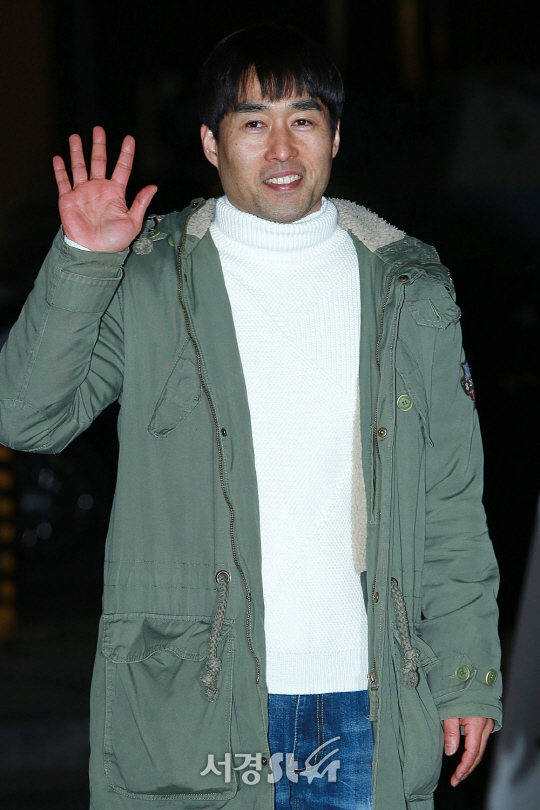배우 정민성이 19일 오후 서울 영등포구 한 음식점에서 열린 tvn 수목드라마 ‘슬기로운 감빵생활’ 종방연에 참석하고 있다.
