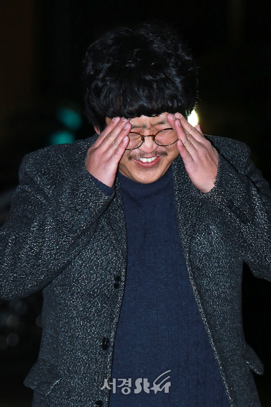 배우 김한종이 19일 오후 서울 영등포구 한 음식점에서 열린 tvn 수목드라마 ‘슬기로운 감빵생활’ 종방연에 참석하고 있다.