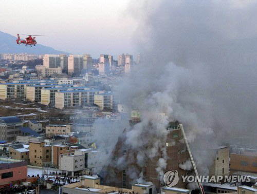 제천 참사유족 “소방헬기가 화재 키웠다” 주장…근거 영상 공개