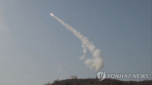 방위사업청이 공개한 M-SAM의 요격시험 발사 사진. /연합뉴스