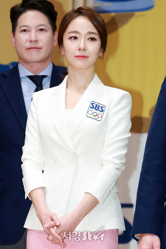 박선영 아나운서가 22일 오전 서울 양천구 목동 SBS 13층 홀에서 열린 SBS ‘평창올림픽 방송단 발대식‘에 참석해 포토타임을 갖고 있다.