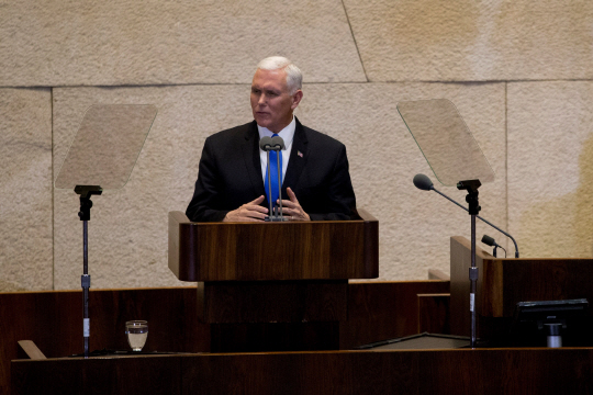마이크 펜스 미국 부통령이 22일(현지시간) 이스라엘 예루살렘의 의회에서 연설하고 있다. /예루살렘=EPA연합뉴스