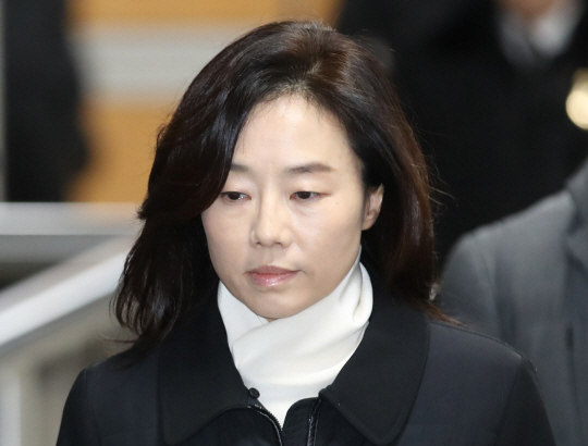 [속보] 법원 '조윤선, 지원배제 공모 가담…혐의 인정'