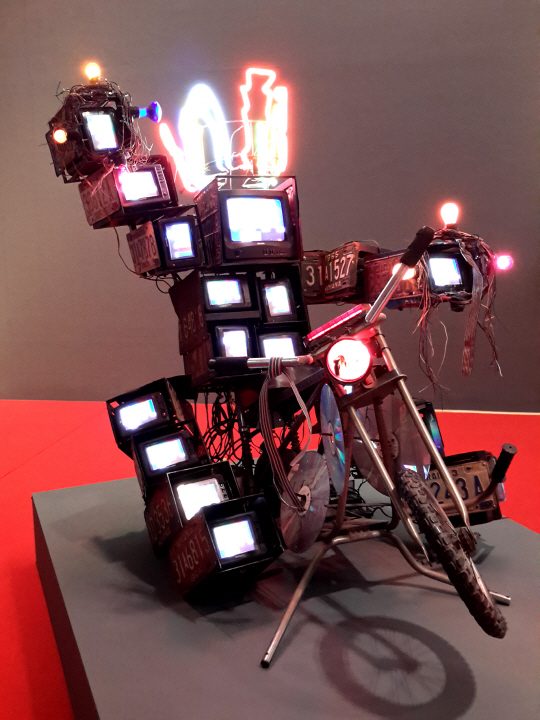 백남준 ‘이지 라이더(Easy Rider)’, 1995년작, 164x148x180cm /사진제공=상하이 하우미술관