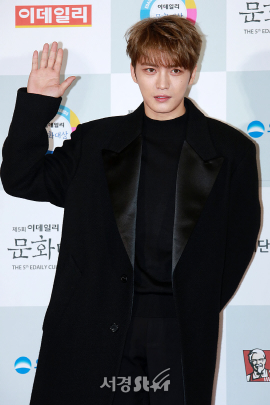 JYJ 멤버 김재중이 23일 오후 서울 종로구 세종문화회관 대극장에서 열린 제 5회 이데일리 문화대상 시상식에 참석해 포즈를 취하고 있다.