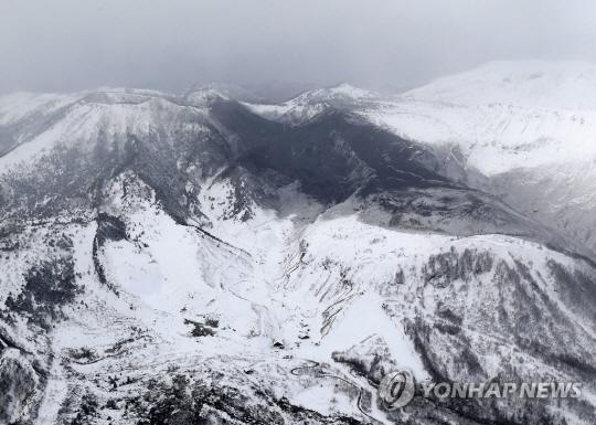 일본 군마현 화산 35년 만에 분화…1명 사망·11명 부상