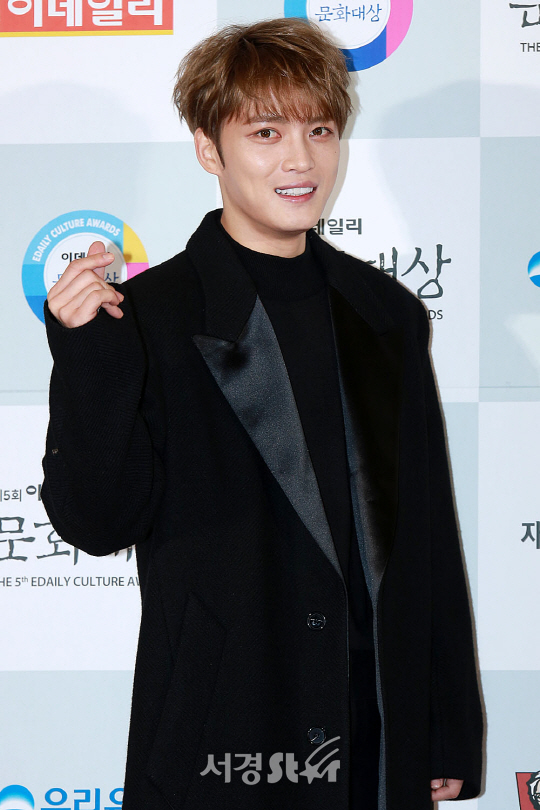 JYJ 멤버 김재중이 23일 오후 서울 종로구 세종문화회관 대극장에서 열린 제 5회 이데일리 문화대상 시상식에 참석해 포즈를 취하고 있다.