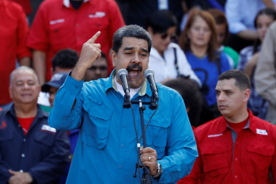 니콜라스 마두로 베네수엘라 대통령이 23일(현지시간) 수도 카라카스에서 연설하고 있다. /카라카스=로이터연합뉴스